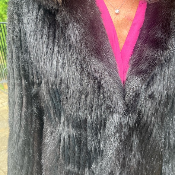 Black mink coat, size medium - Picture 2 of 7
